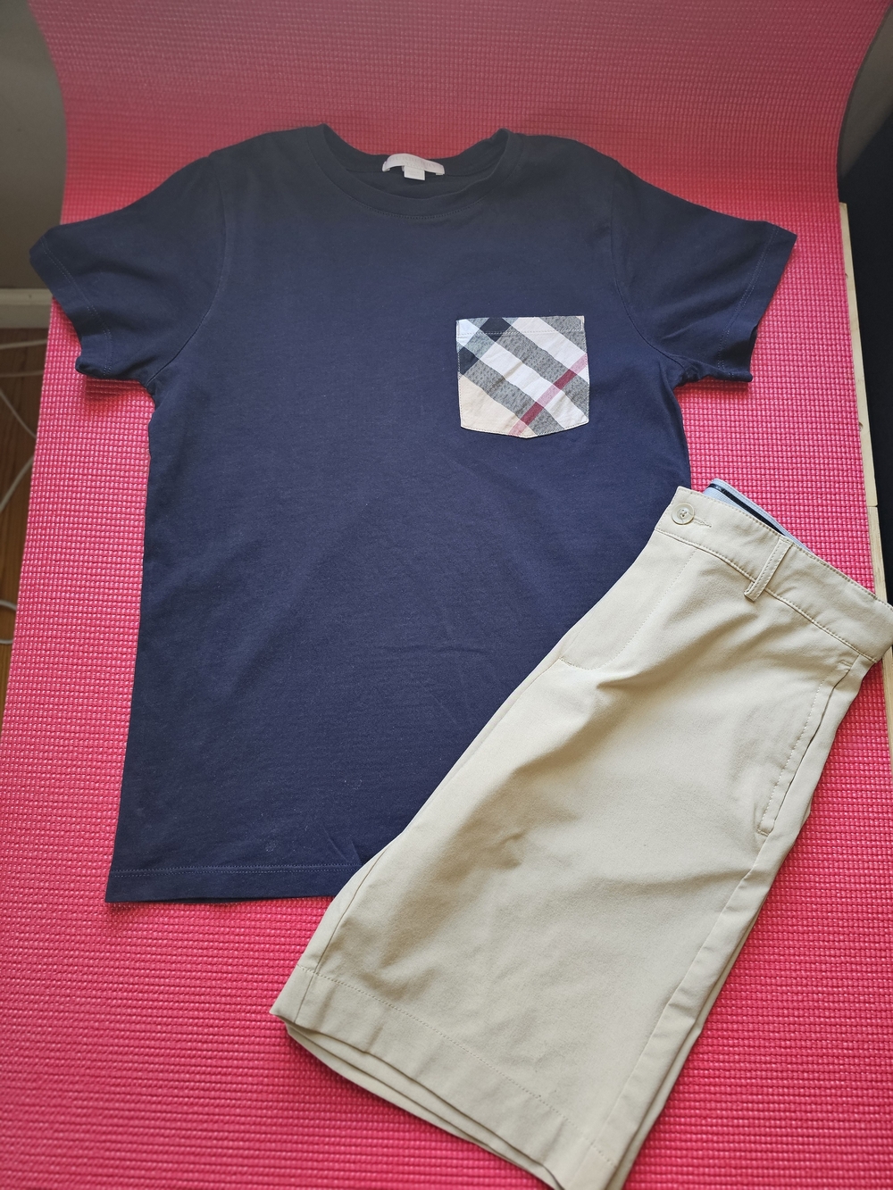 BURBERRY Children Boys Navy Check Pocket T-Shirt 12Y + DSG Khaki Shorts 10-12